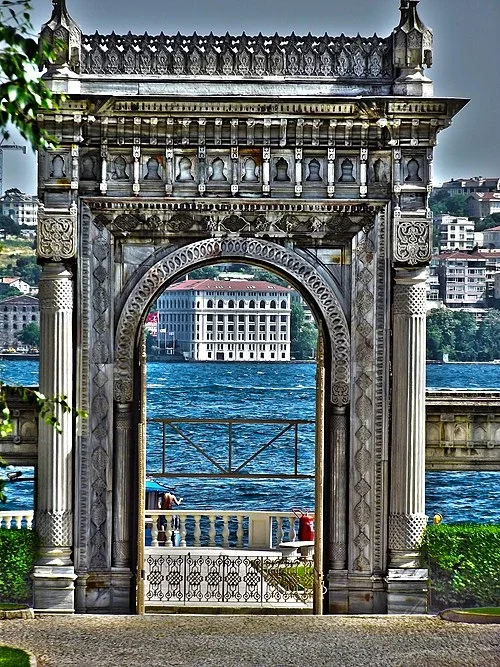 Istanbul: Heartbeat of a City at the Crossroads of Civilizations - An In-Depth Guide Beyond the Usual Paths