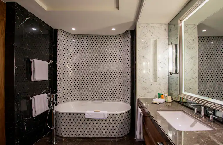 هيلتون إسطنبول بومونتي