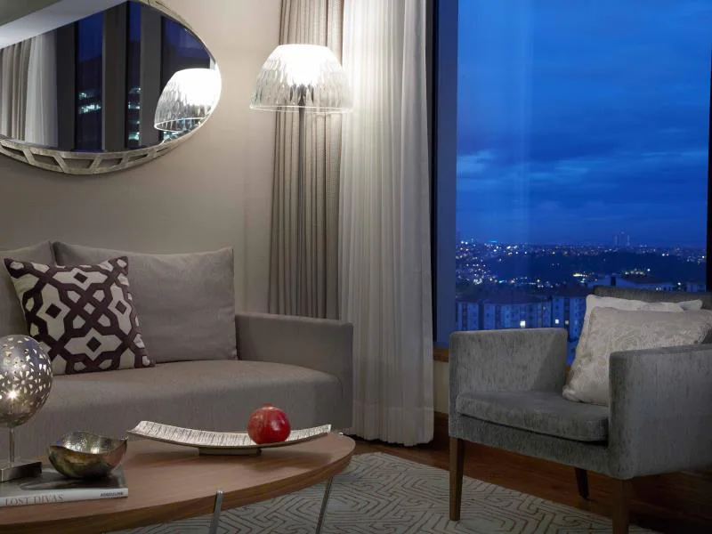 Corner Bosphorus View Suite